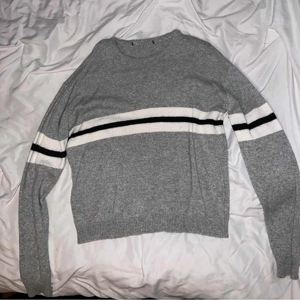 Single striped sweater